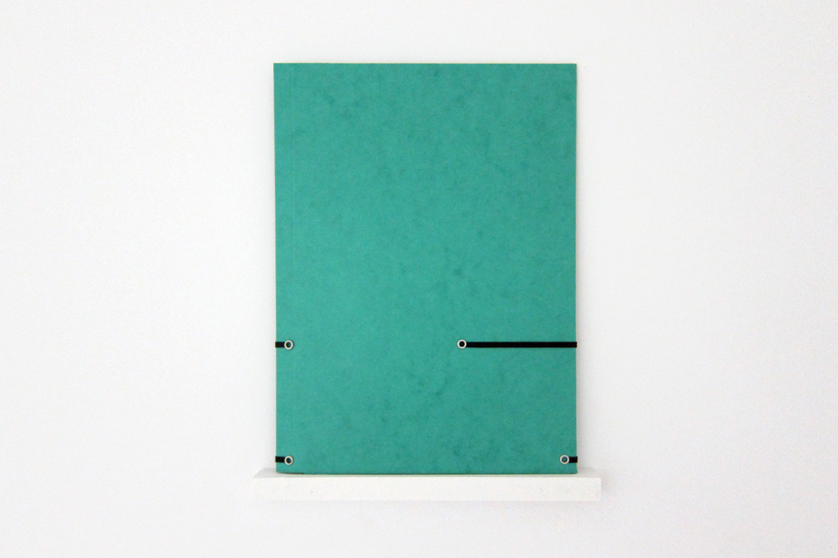 Elsa Werth, ‘Victory Eraser VIII’, 2013, pochettes cartonnees, elastiques, rivets metalliques, bois peint, 24x34x2cm